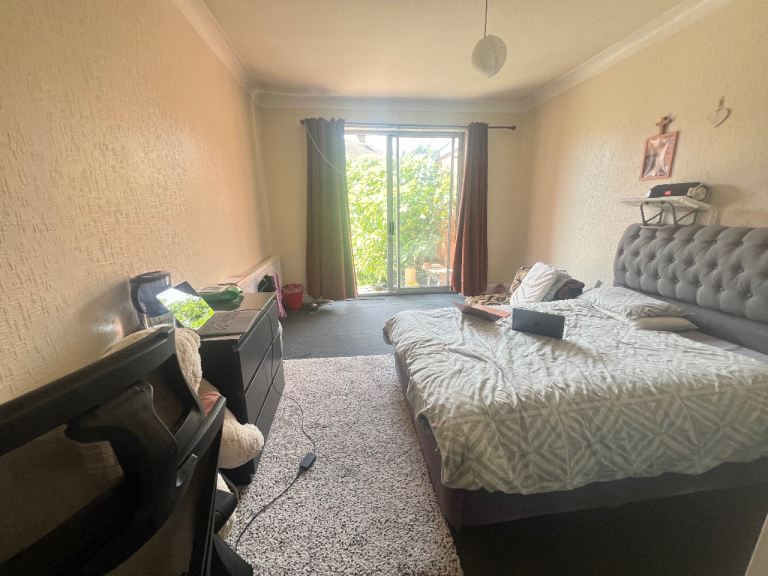 All Bills Inclusive Large Room 