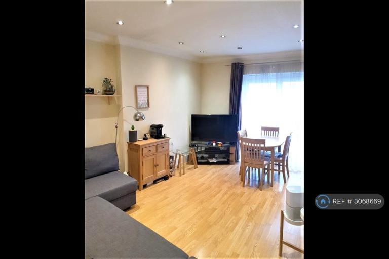 1 bedroom flat in Lavender Hill, London, SW11 (1 bed) (#3068669)