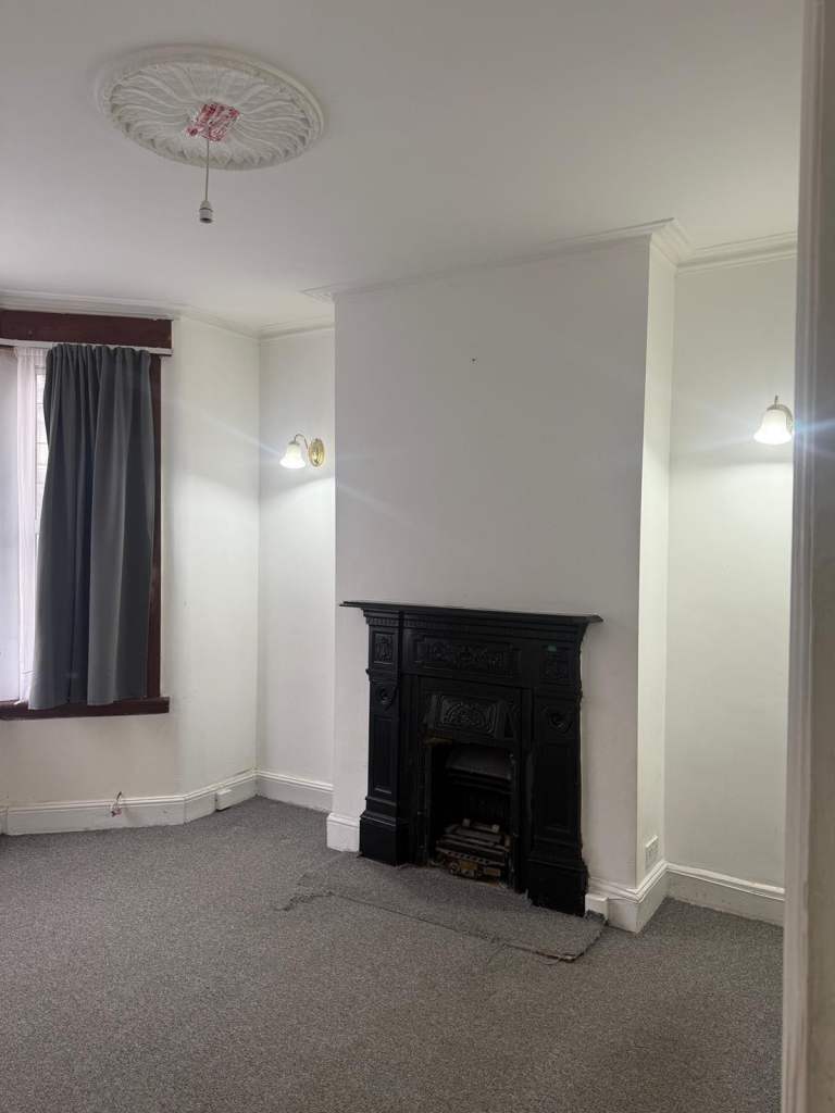 4 Bedroom 2 Bathroom house ToLet