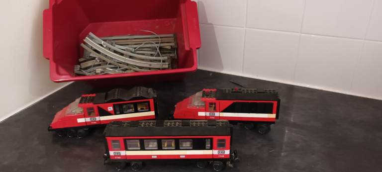 Lego Train set and large quantity of lego bricks and models