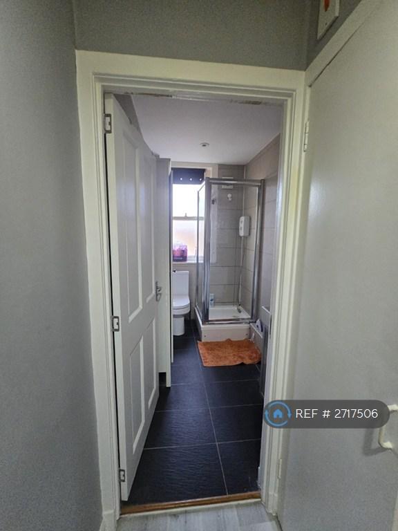 2 bedroom flat in Richmond Place, Edinburgh, EH8 (2 bed) (#2717506)