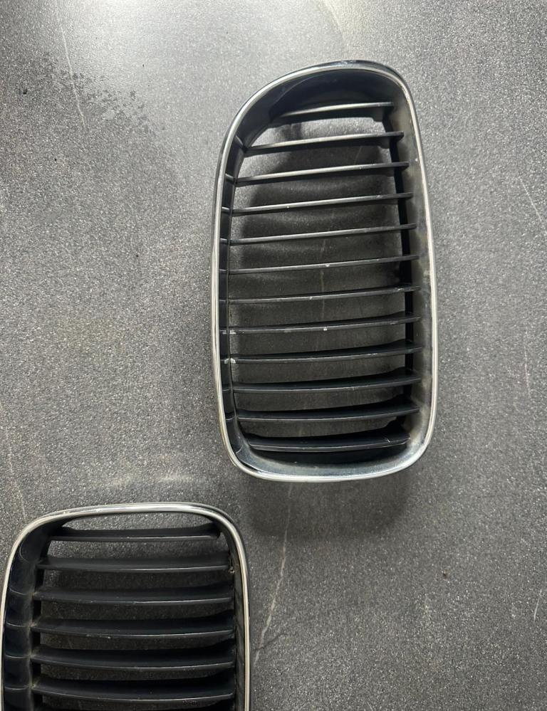 BMW 1 Series Front Kidney Grilles Pair Chrome & Black E81 E82 E87 E88