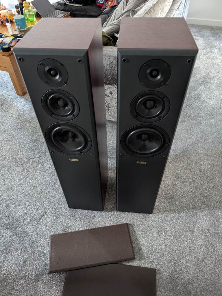 Quale B620 3 way floor standing speakers 