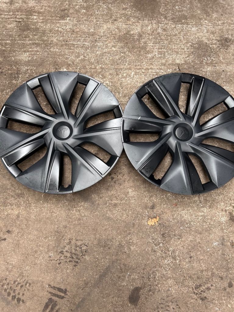 Tesla wheel trims 