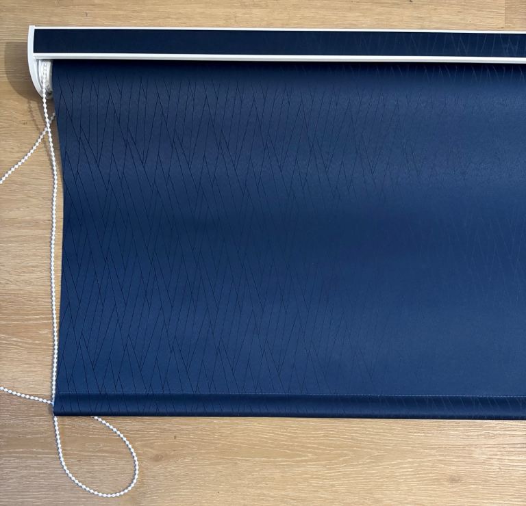 Blackout blind navy 140cm 