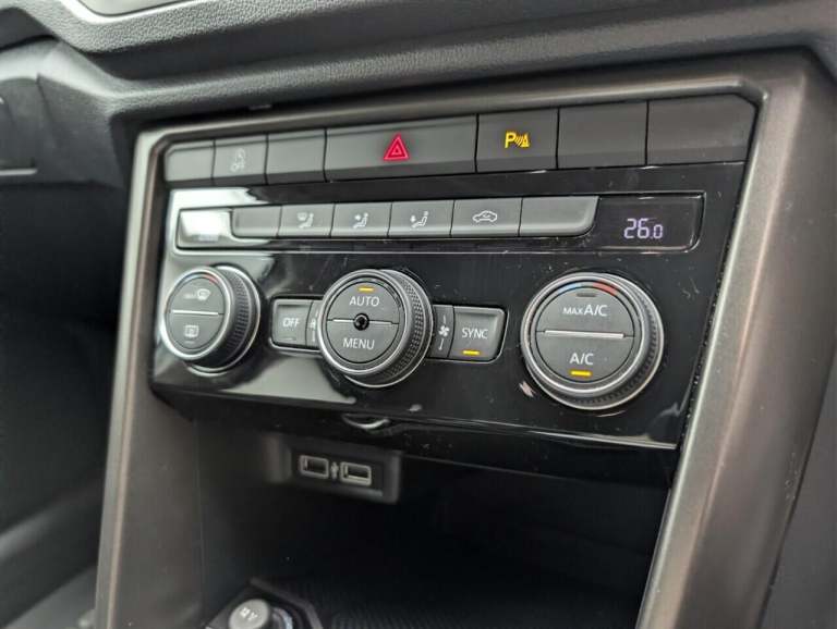 2018 Volkswagen T-Roc 1.5 TSI EVO Design SUV 5dr Petrol Manual Euro 6 (s/s) (150 ps) - APPLE CARP...