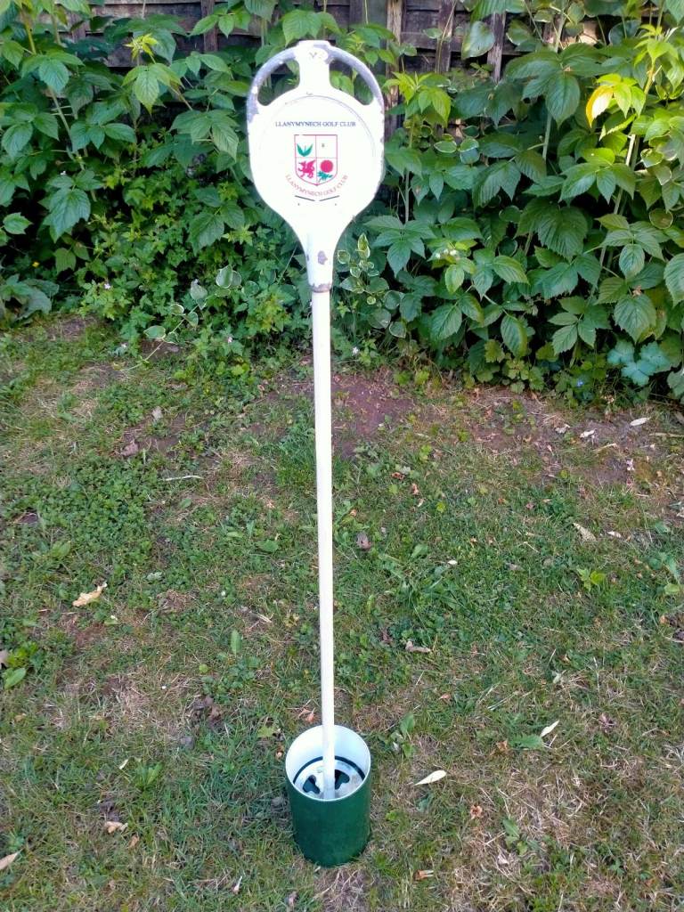 Golfing/ Golf BMS Putting Green, Metal Flag Pin, White 90cm