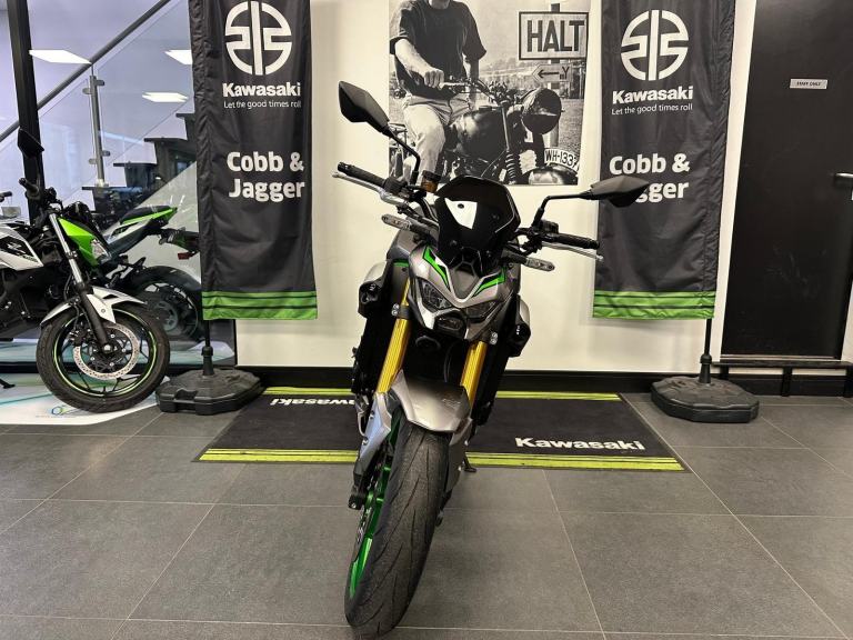 KAWASAKI Z900 SE PERFORMANCE--AKRAPOVIC-OHLINS SHOCK-BREMBO BRAKES