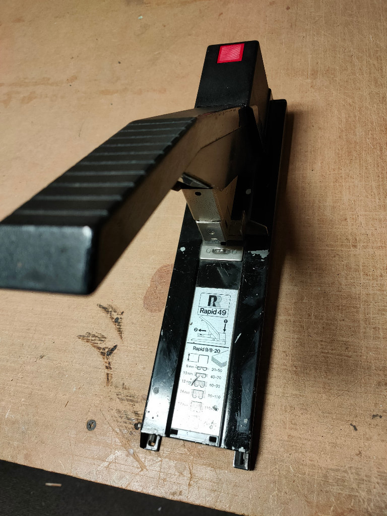 Rapid 49 Heavy Duty High Capacity Manual Stapler + 2 Rexel Mercury Staples 2500