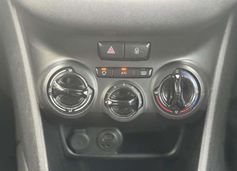 2014 Peugeot 208 1.2 VTi Style 3dr HATCHBACK PETROL Manual