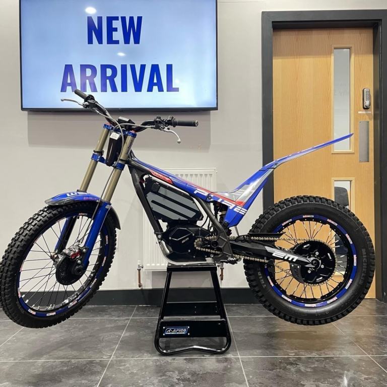 2023 EM EPURE RACE - ROAD REGISTERED - USED ELECTRIC TRIALS BIKE