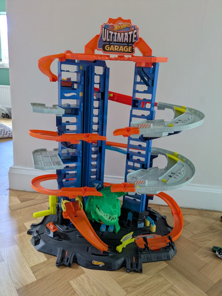 Hot wheels ultimate garage