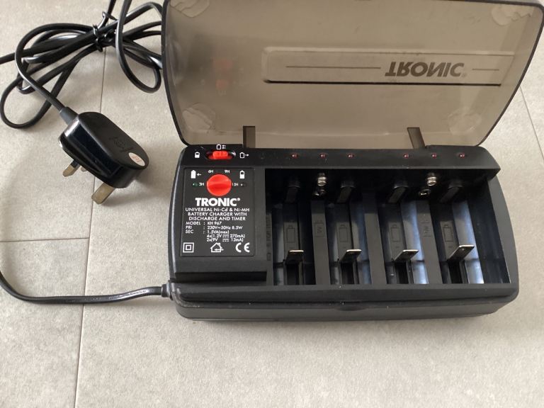 Tronic Universal Ni-Cd & Ni-MH Battery Charger -  very Good Condition
