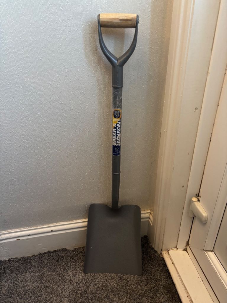Spear and Jackson shovel (new)