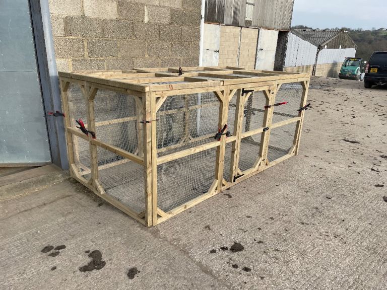 RABBIT / CHICKEN RUN / PET ENCLOSURE 9FT X 5FT X 4 FT TALL