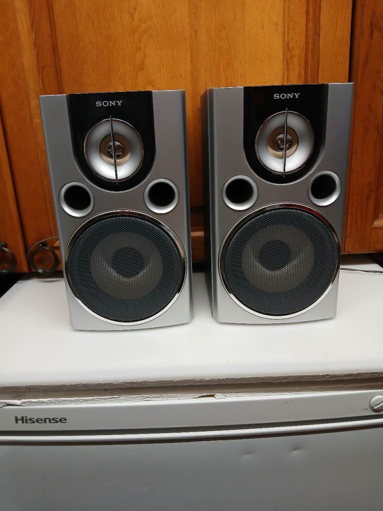 Pair of Sony speakers