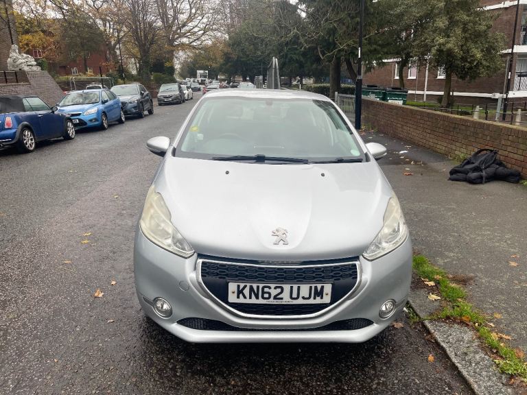 Peugeot, 208, Hatchback, 2012, Manual, 1199 (cc), 5 doors