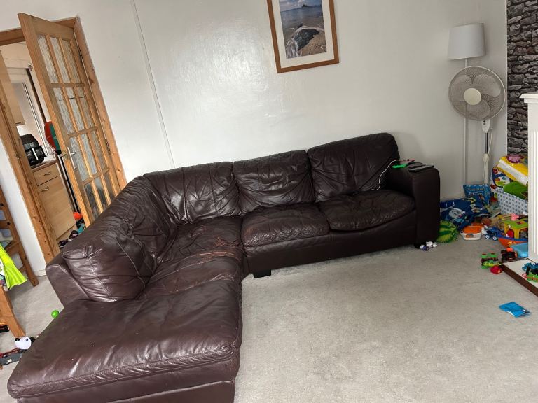 Free Large Brown Leather Corner Sofa – Well Used
