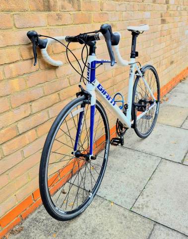 GIANT DEFY ALUXX SHIMANO CLARIS GROUPSET ALLOY CARBON FIBRE ROAD