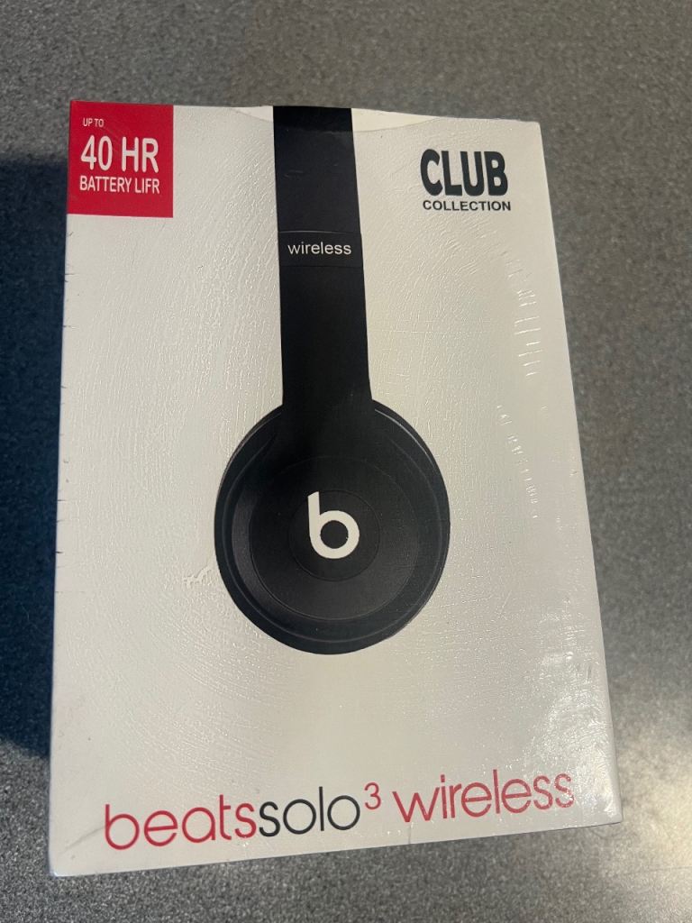 NEW Beats Solo3 Wireless Headphones - Black brand new in sealed box 
