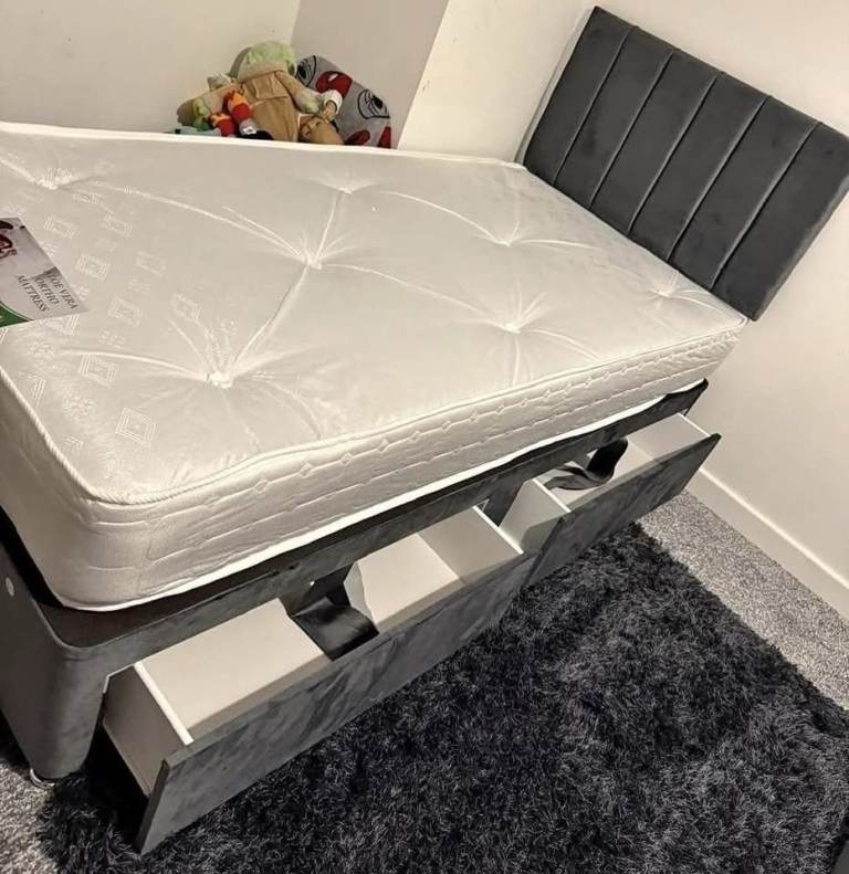 Kids small size bed available for sales 