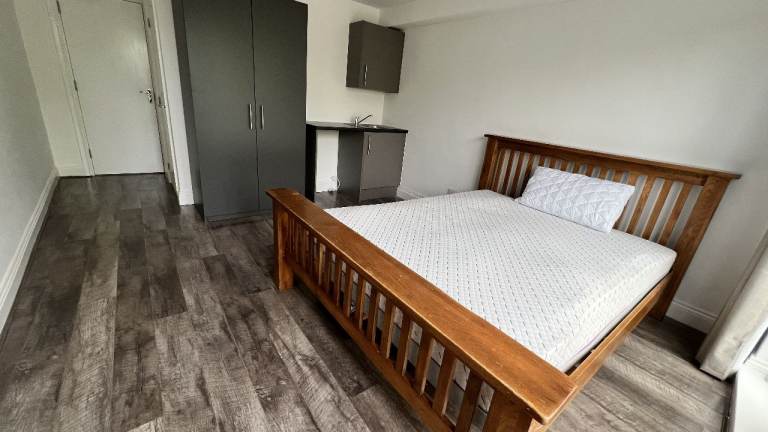 5 Rooms (all en-suite) for rent at Peartree Bridge