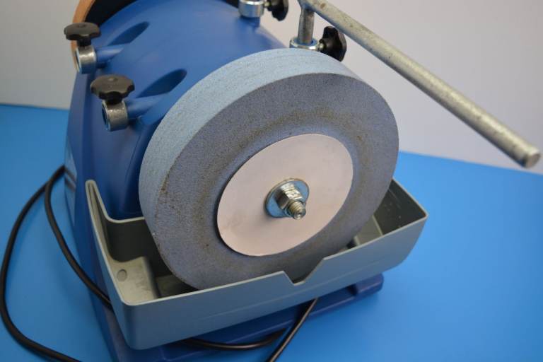 SCHEPPACH TIGER 2000s Wet Bench Grinder 200mm and Leather Honing inc. accessories.