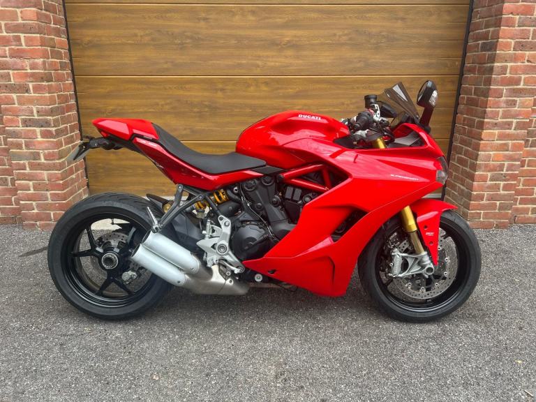 2017/67 Ducati Supersport S with 11,900m in Red