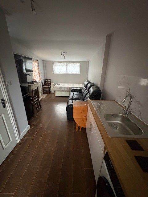 Self contained room to rent