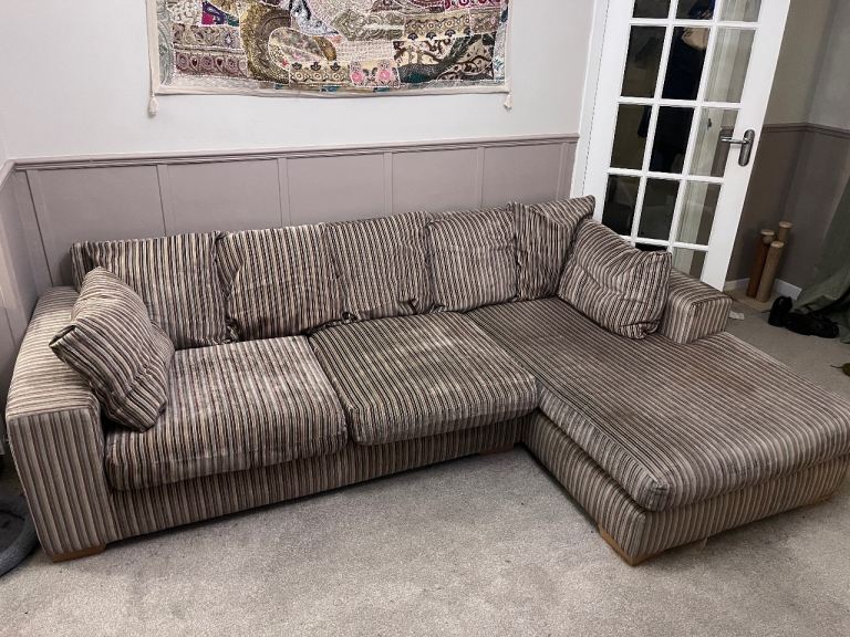 FREE 3-SEATER SOFA WITH CHAISE – Extremely Comfy (Collect Only)