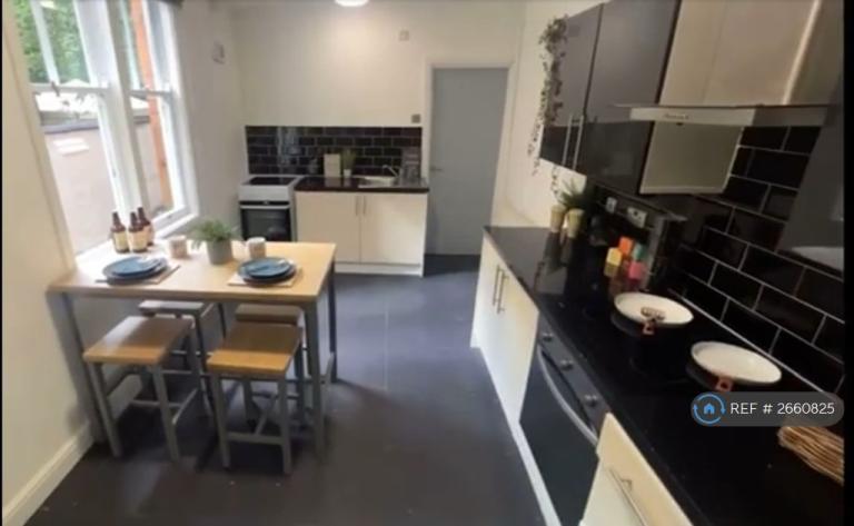 6 bedroom house in Daneshill Road, Leicester, LE3 (6 bed) (#2660825)