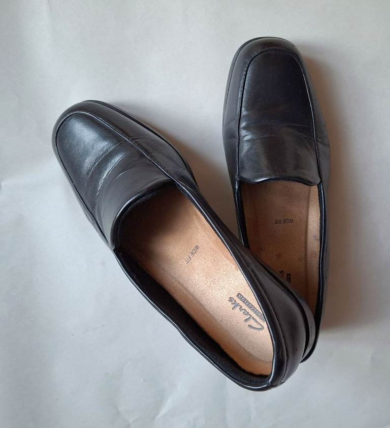 Clarks Ladies Leather Shoes – Size 5.5 – Heel Height 25mm – Wide Fit