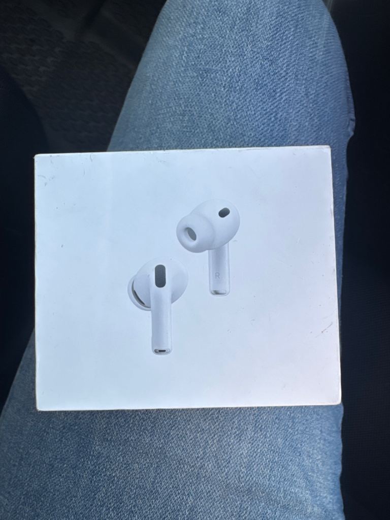 AIRPODS PRO 3 !! Genuine items not replicas 