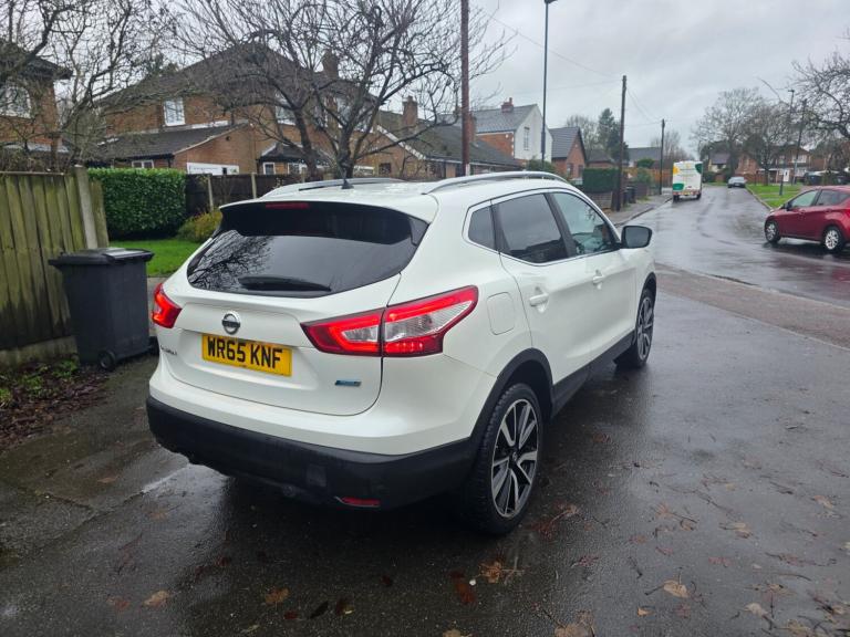 2015 Nissan Qashqai 1.5 dCi Tekna 5dr HATCHBACK Diesel Manual