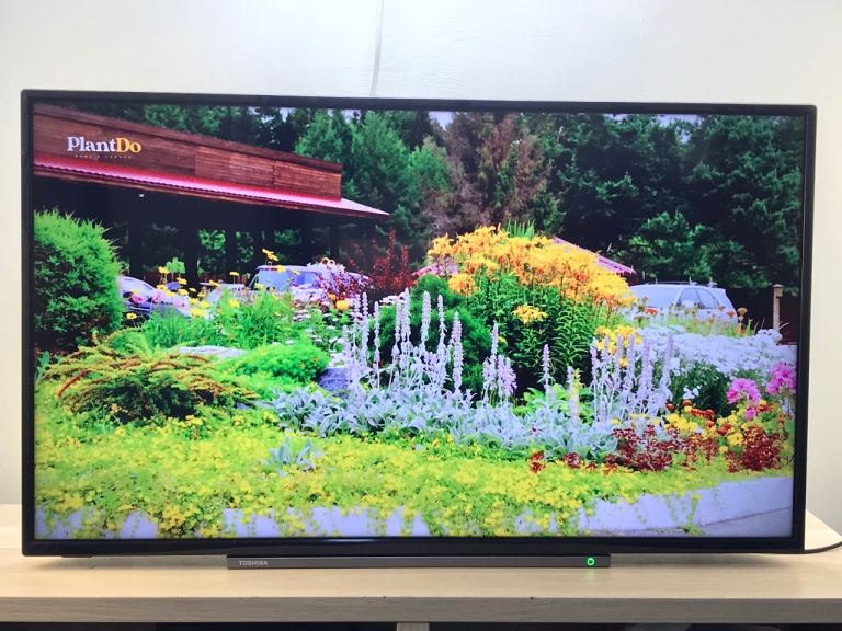 Toshiba 55 Inch Smart 4k UHD HDR LED TV -Wi-Fi- freeview excellent condition