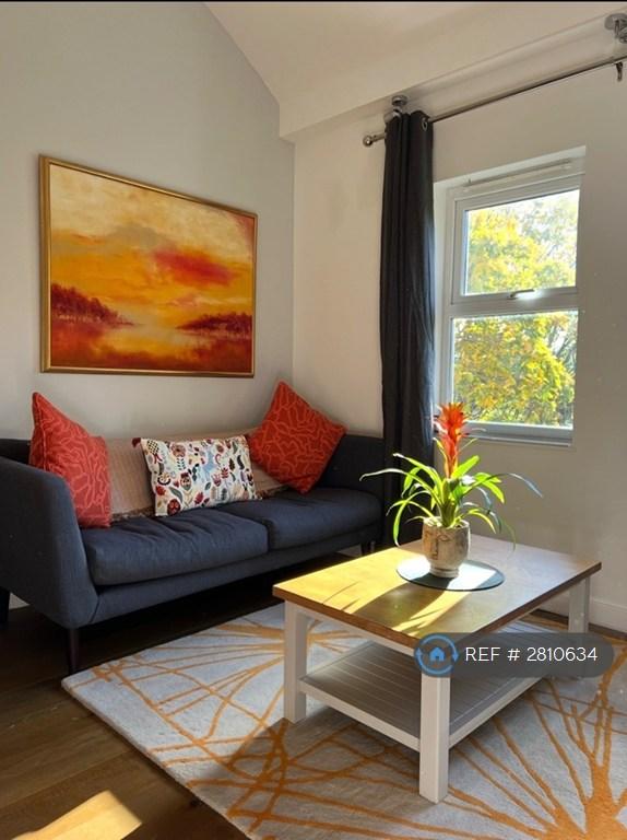 2 bedroom flat in Longfellow Way, London, SE1 (2 bed) (#2810634)