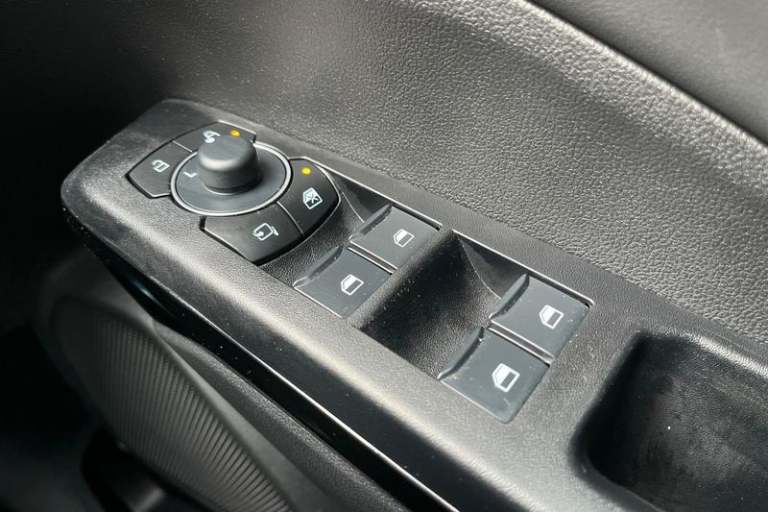 2025 Ford Puma 1.0 EcoBoost Hybrid mHEV ST-Line 5dr DCT ** Sync 4 - Bluetooth / USB Connec Hatchb...