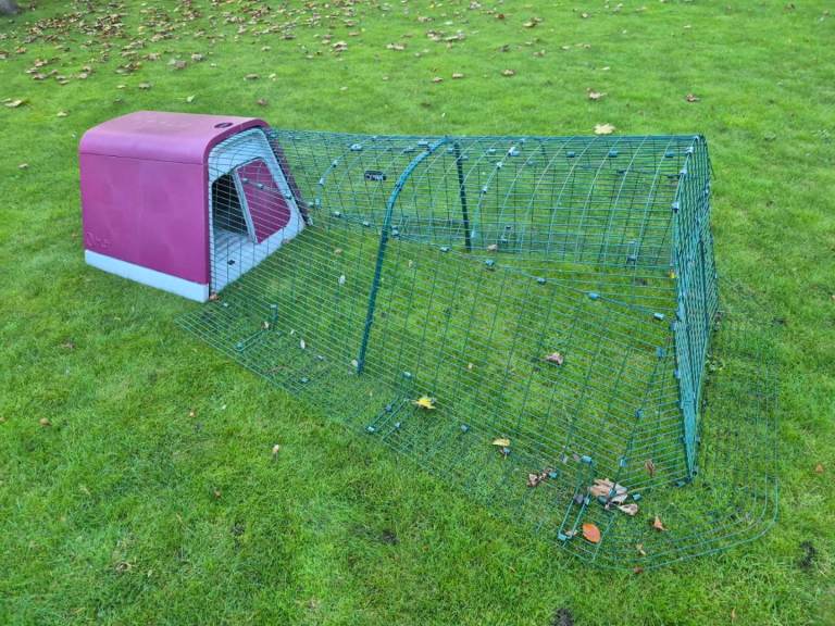 Omlet Eglu Go Chicken house and 2m run 