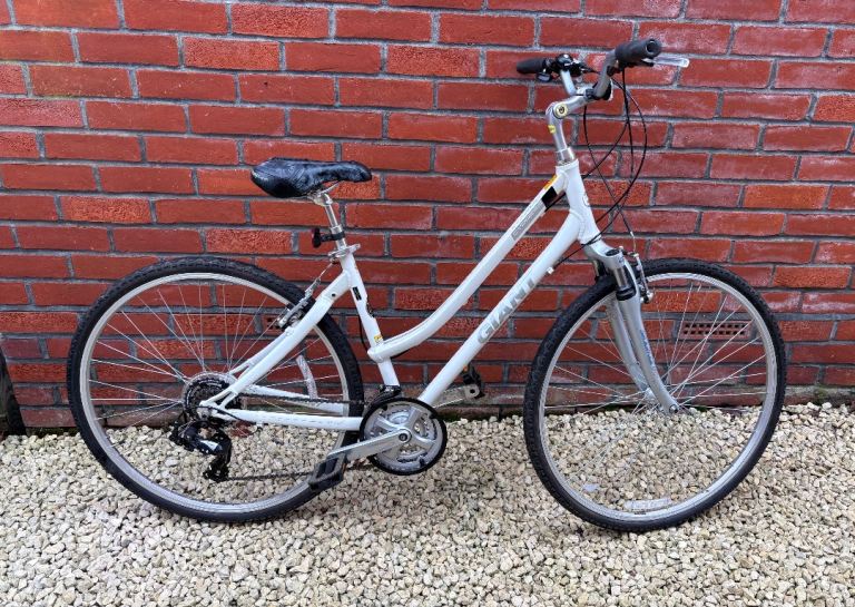 Giant ladies mountain bike 
