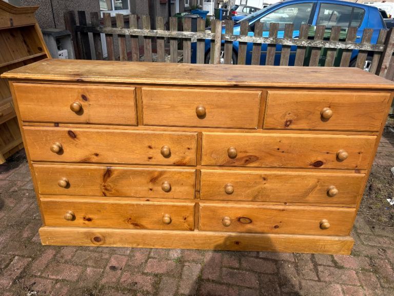 Chest of drawers 