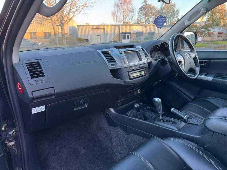 2015 Toyota Hilux Invincible D/Cab Pick Up 3.0 D-4D 4WD 171 Auto PICK UP DIESEL Automatic