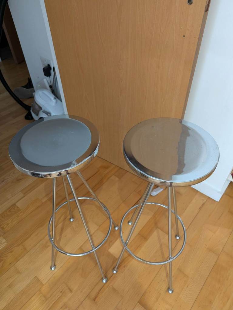 Pair of Metal Bar Stools – Good Condition