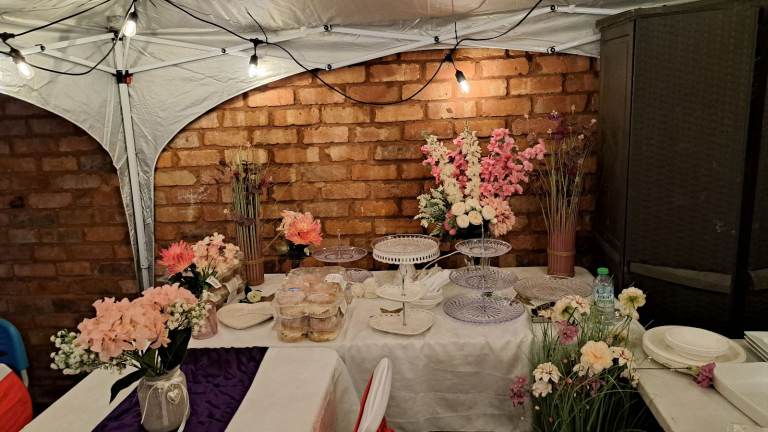 Cake stands/sweet jars/mehndi trays