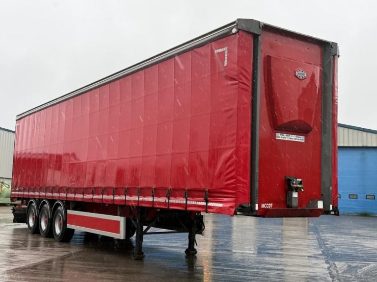 CARTWRIGHT 4.556 MT PILLARLESS CURTAINSIDER 