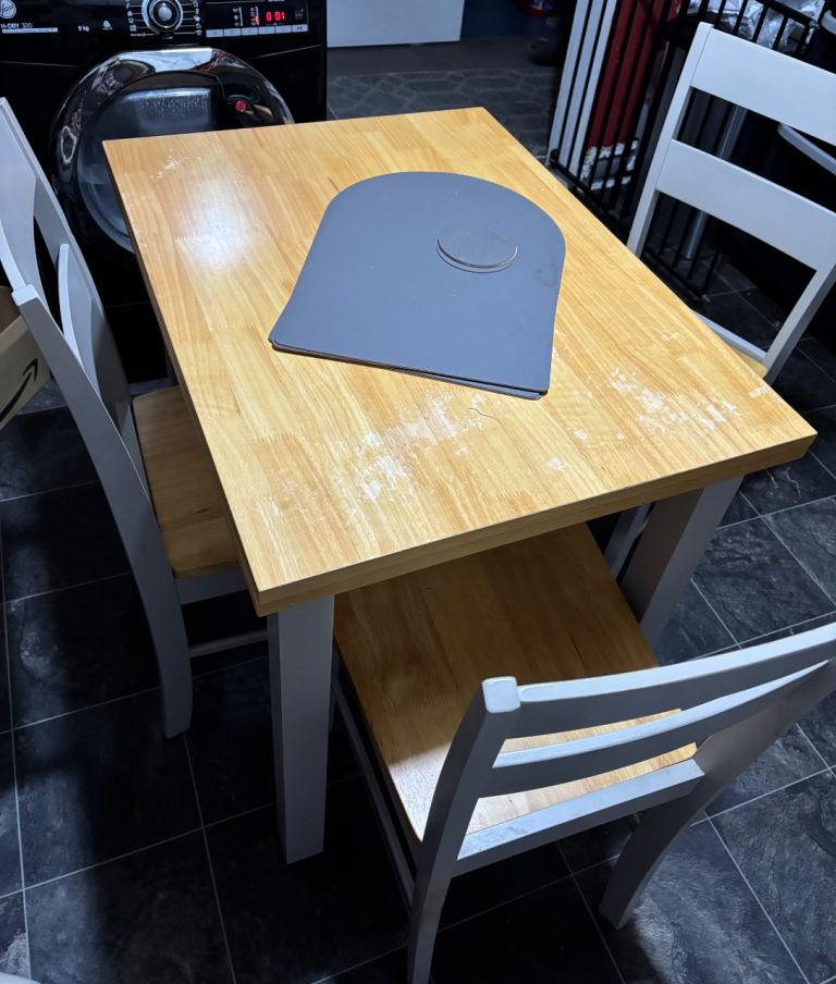 Extendable dining table and chairs 