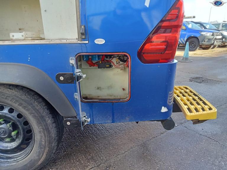 TOYOTA HILUX 2.4 D-4D Active Blue Manual Diesel 2018