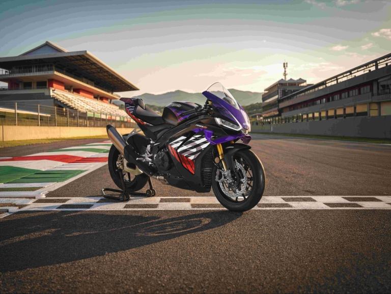 Aprilia RSV4 1100 FACTORY 2026 MODEL, SAVING £1000
