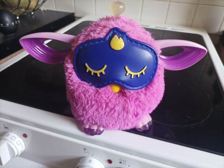 Family of Furby Connect Friend – Pink/Purple