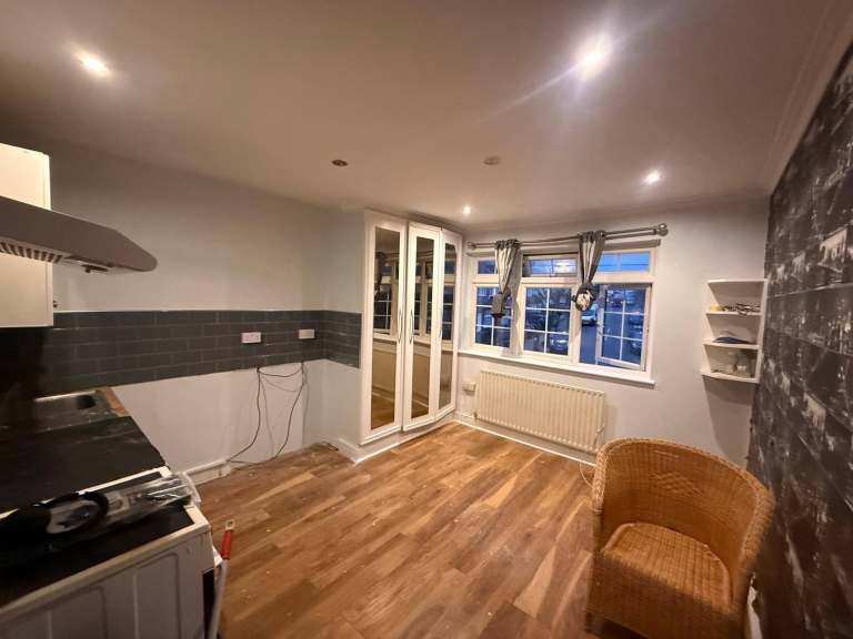 Double room with own kitchen in Norbury