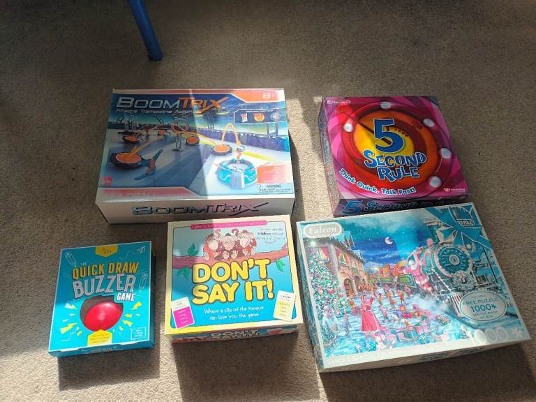 UNDLE OF TOYS INCLUDING BOOMTRIX, 5 SECOND RULE AND CHRISTMAS TRAIN JIGSAW